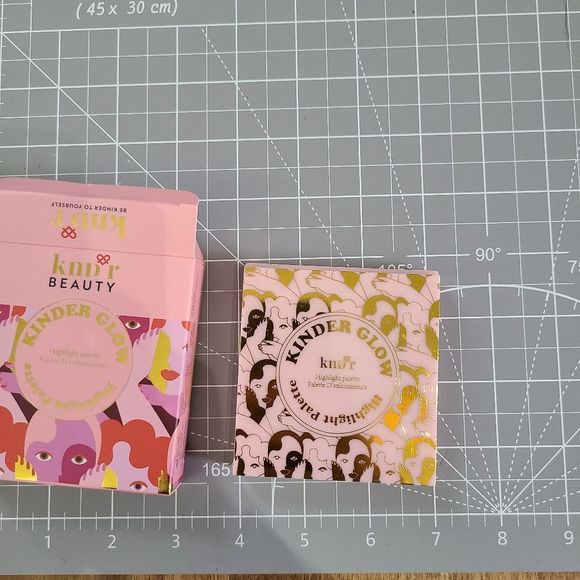 KNDR BEAUTY Kinder Glow Highlight Palette - Picture 6 of 6